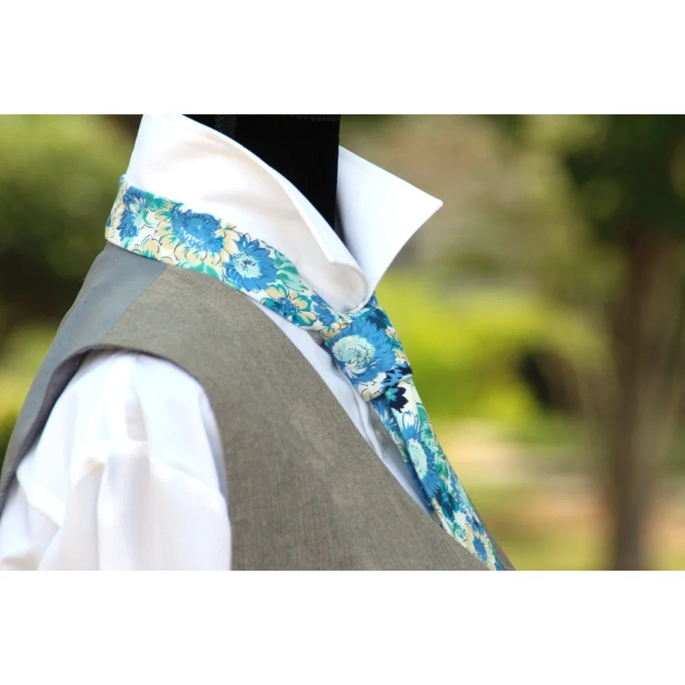 The Unbranded Brand floral necktie